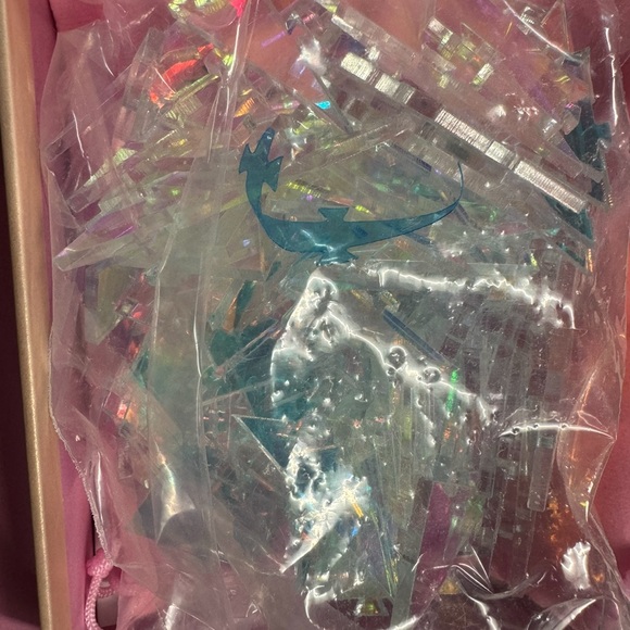 Unique Impossible Jigsaw Puzzle 141pcs Broken Color Changing Iridescent Acrylic - Picture 9 of 16